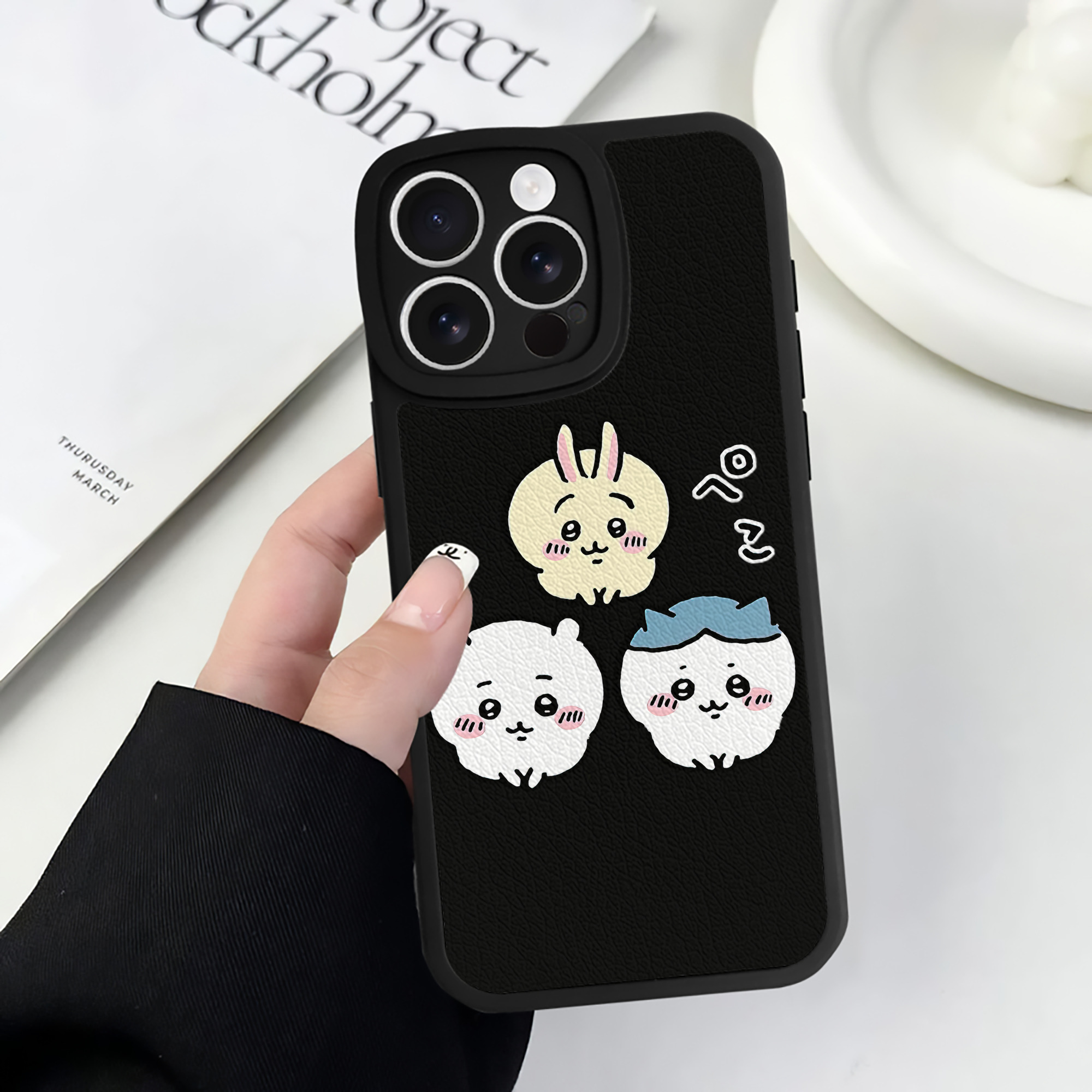 （画像用） ちいかわ うさぎ Chii-kawa usagi 【iPhone 16シリーズ対応】シリコンスマホケース（レザー調） 材質：シリコン
